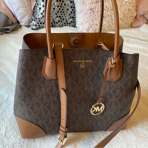 MICHEAL KORS LOGO HANDBAG